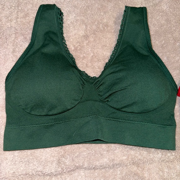 Genie Bra with lace trim.. Size Medium- 2 pack - Picture 3 of 9